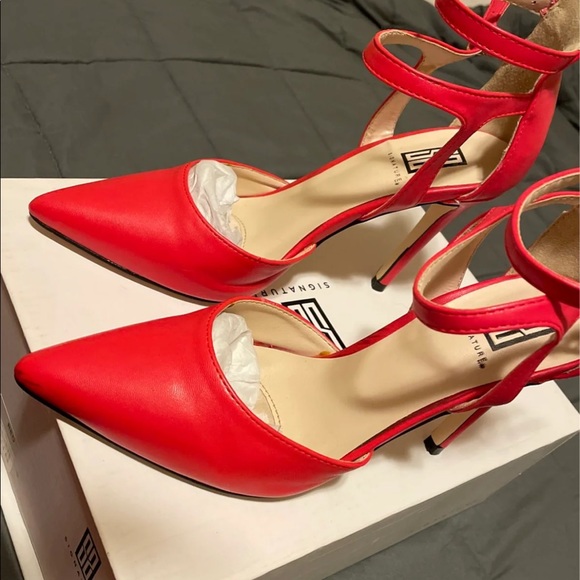 Red double strap heels - Picture 3 of 6